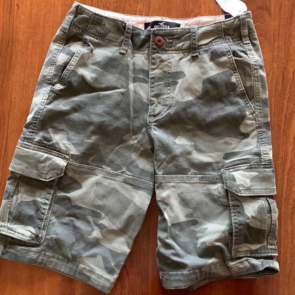 HOLLISTER NEW WITH TAGS Camo Cargo Shorts size 28